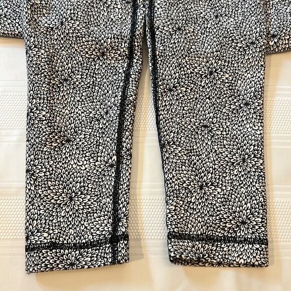 Lululemon Wunder Under Leggings. Plush Petal Floral Print - Size 6 - Picture 7 of 10